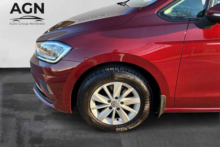 Rød VW Golf Sportsvan fra 2019