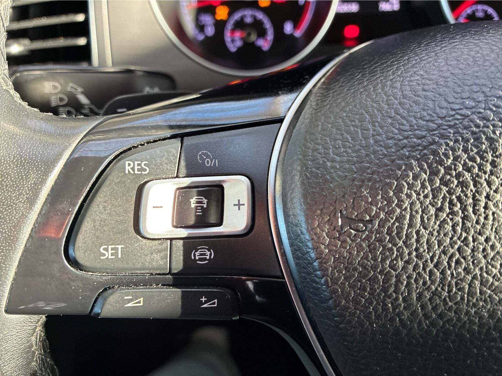 Rød VW Golf Sportsvan fra 2019