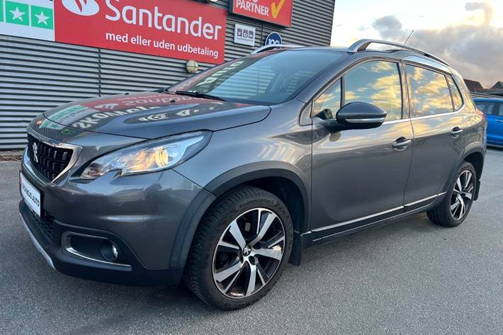 Grå Peugeot 2008 fra 2017