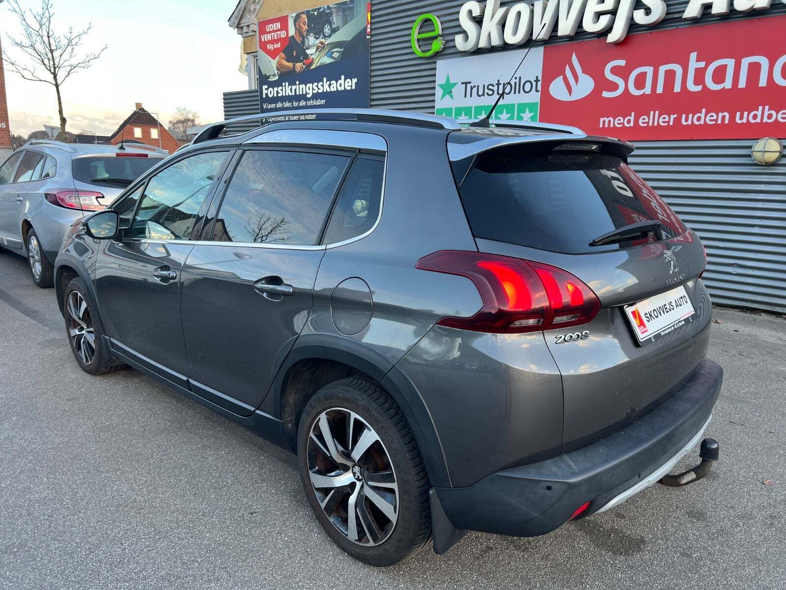 Peugeot 2008 1,6 BlueHDi 100 Allure Sky