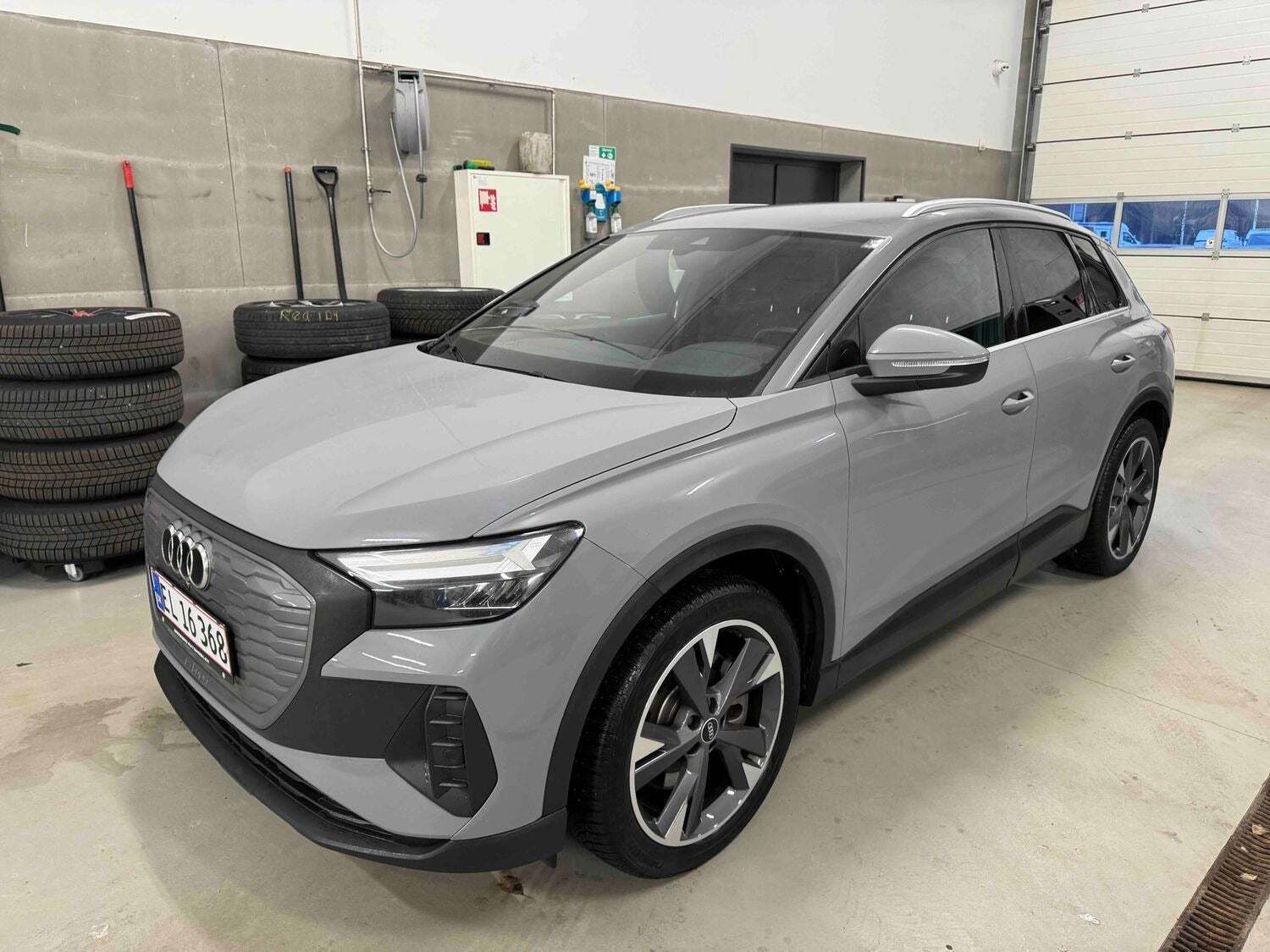 Grå Audi Q4 e-tron fra 2021