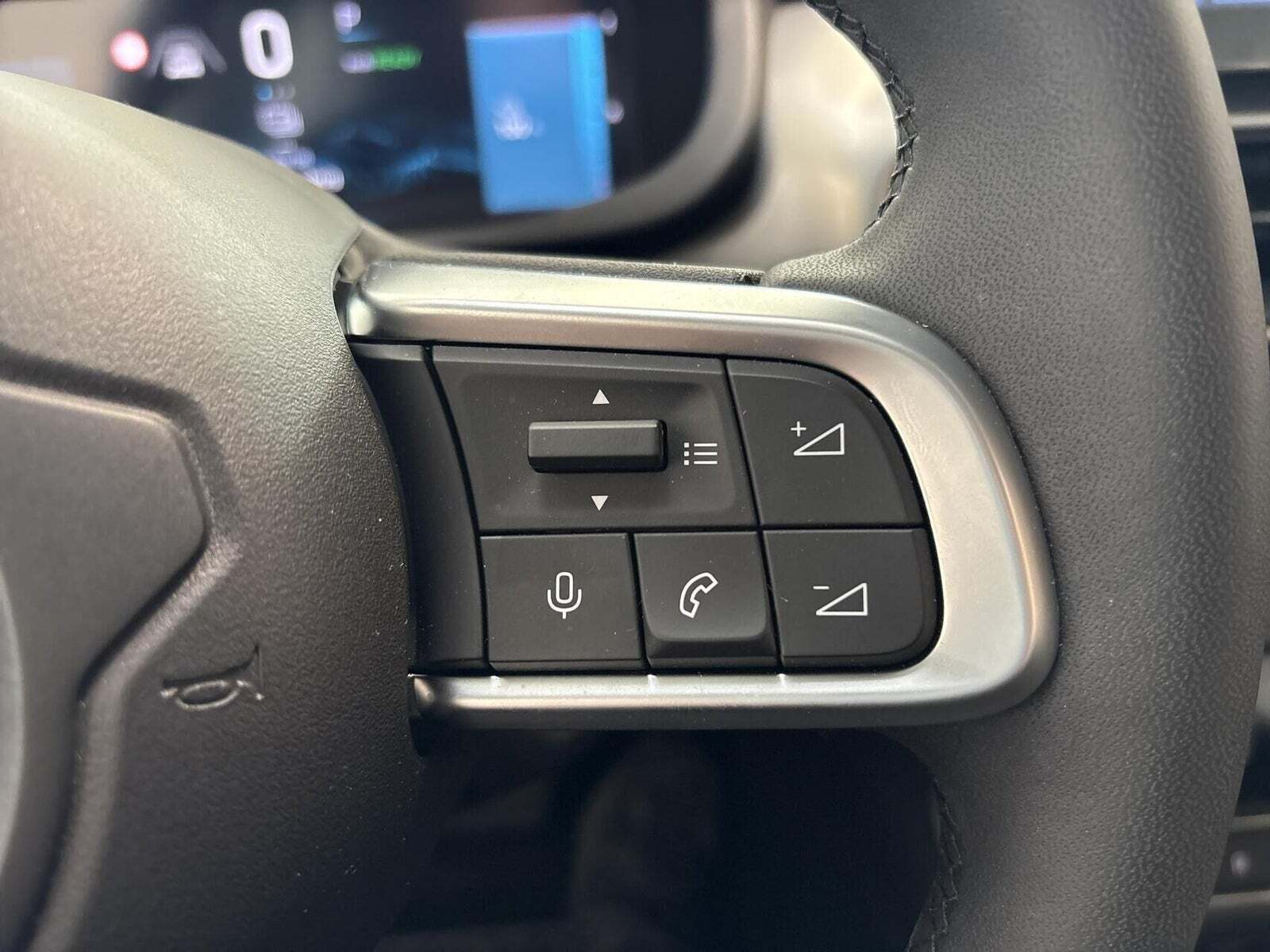 Hvid Jeep Avenger fra 2025