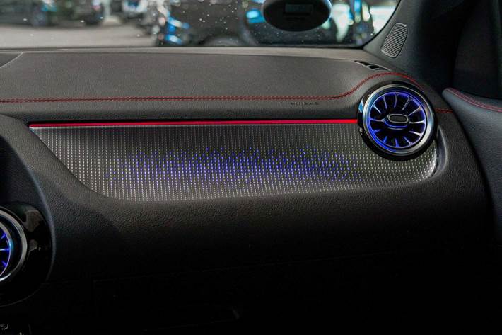 Sort Mercedes EQA250 fra 2022