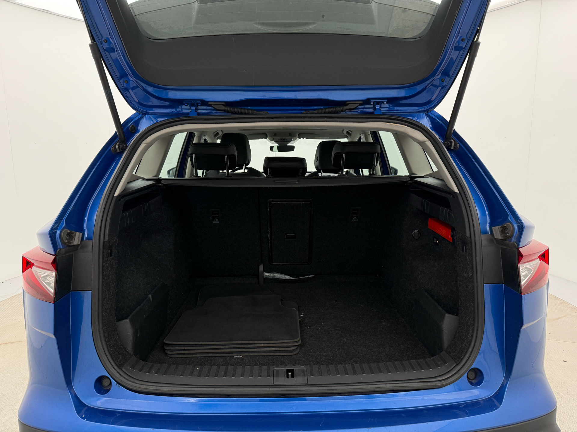 Blå Skoda Enyaq fra 2021