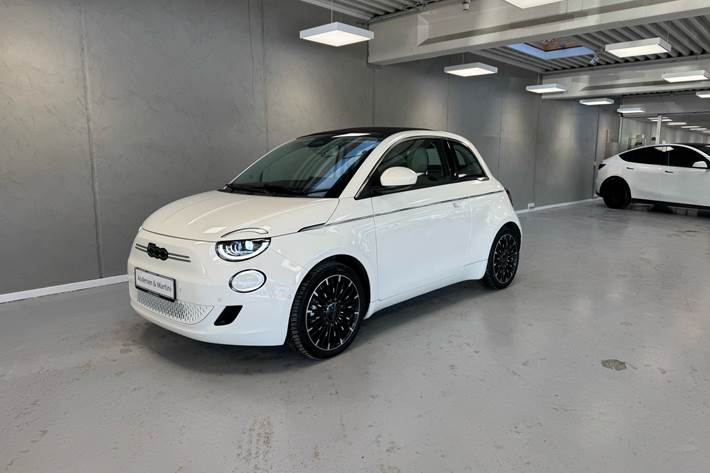 Hvid Fiat 500e fra 2023