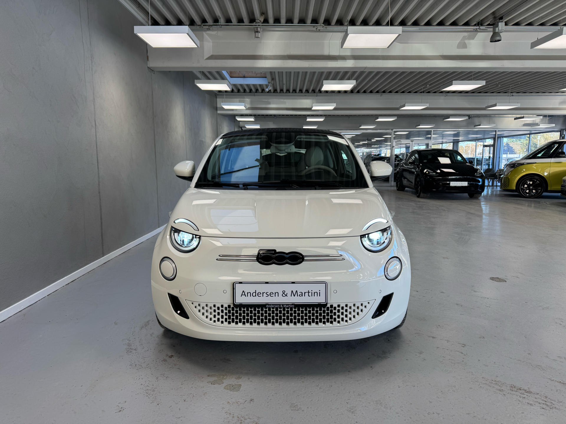 Hvid Fiat 500e fra 2023