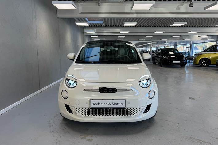 Hvid Fiat 500e fra 2023