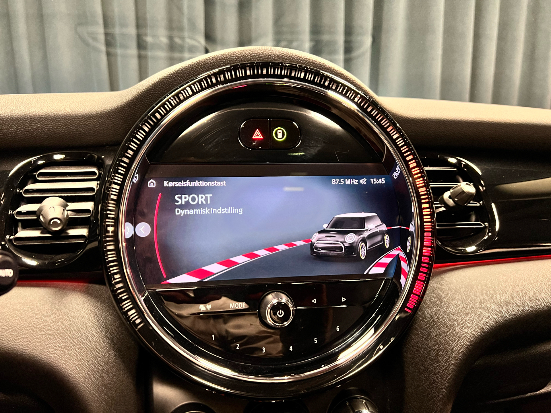 Blå Mini Cooper fra 2022