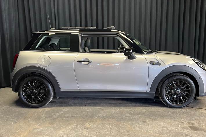 Sølv Mini Cooper fra 2023