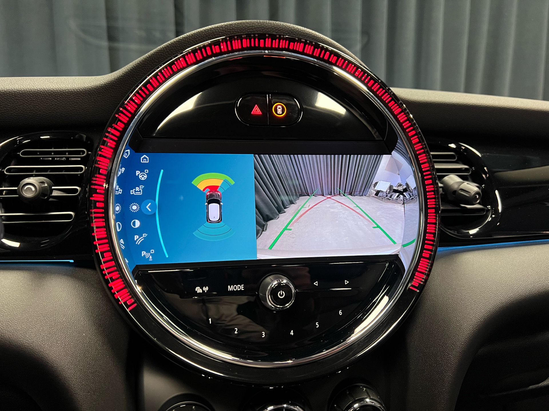 Sølv Mini Cooper fra 2023