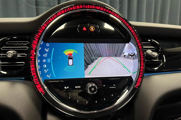 Sølv Mini Cooper fra 2023