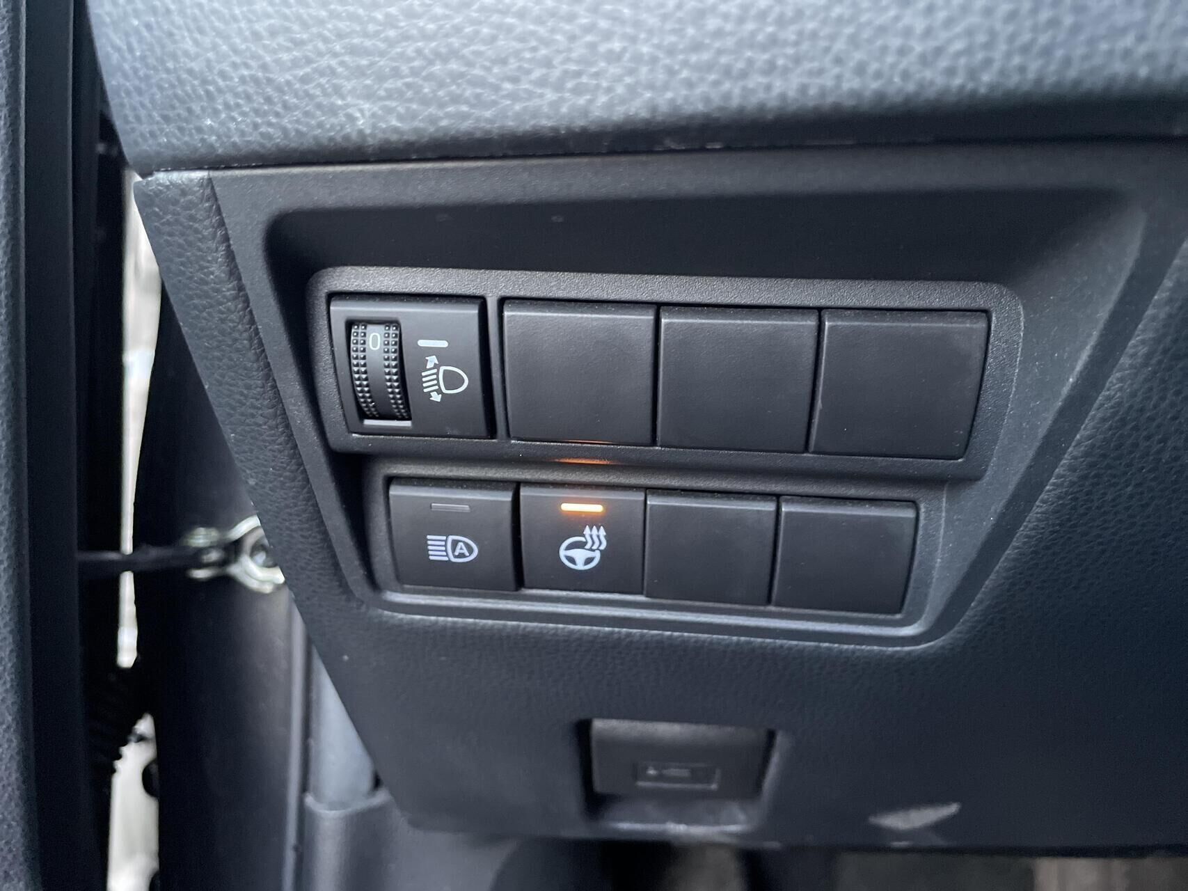 Grå Toyota Yaris fra 2020