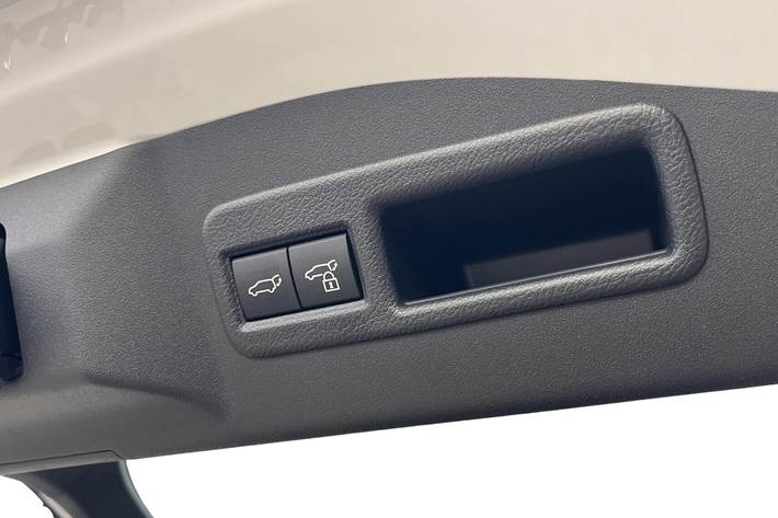 Hvid Toyota BZ4X fra 2025