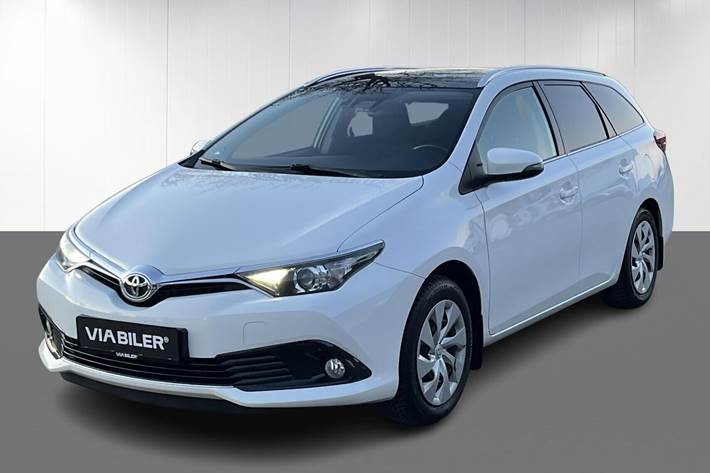 Hvid Toyota Auris fra 2016 set udefra