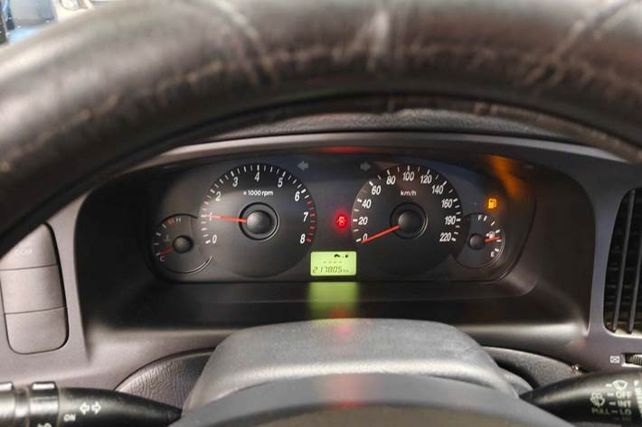 Gul Hyundai Elantra fra 2004