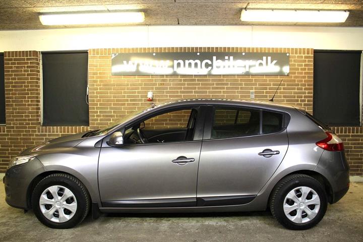 Grå Renault Megane III fra 2011