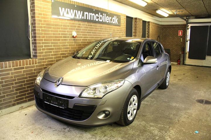 Grå Renault Megane III fra 2011