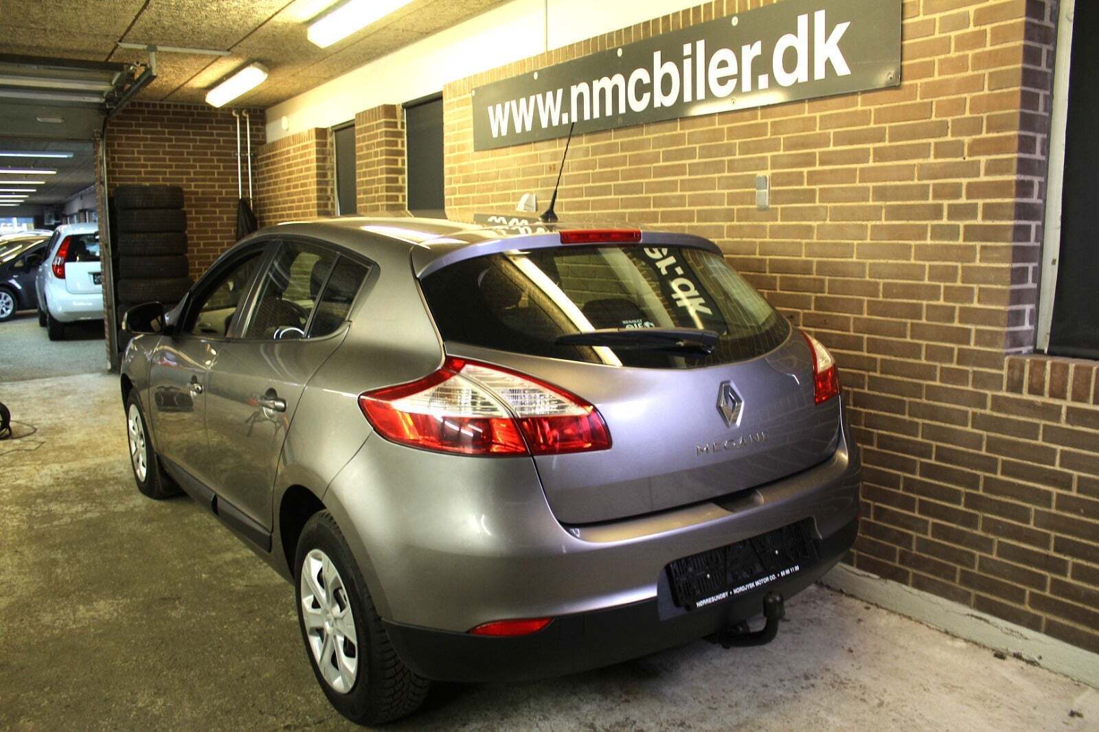 Grå Renault Megane III fra 2011