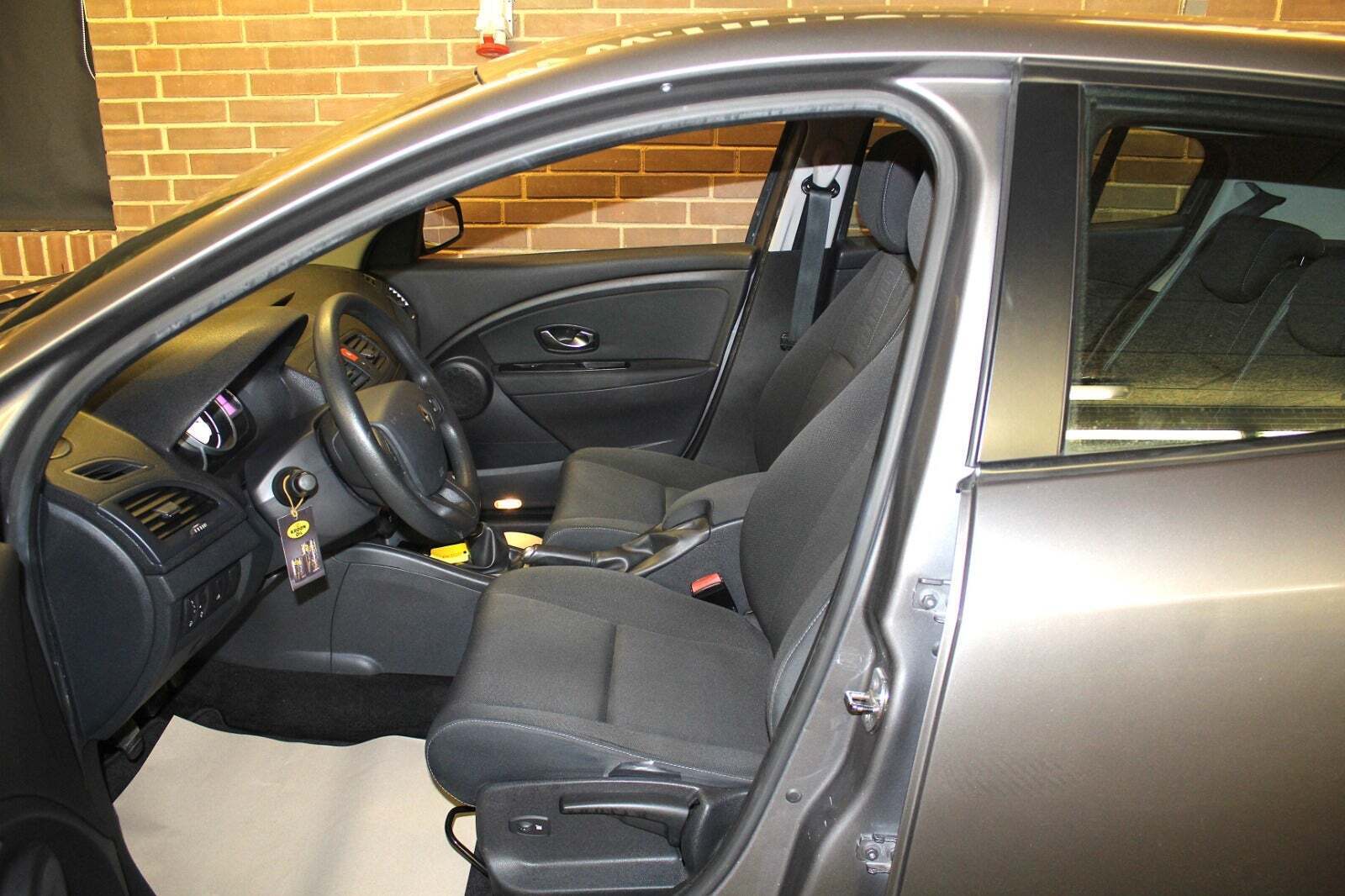 Grå Renault Megane III fra 2011