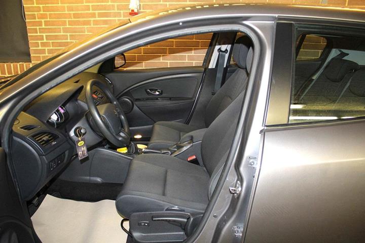 Grå Renault Megane III fra 2011