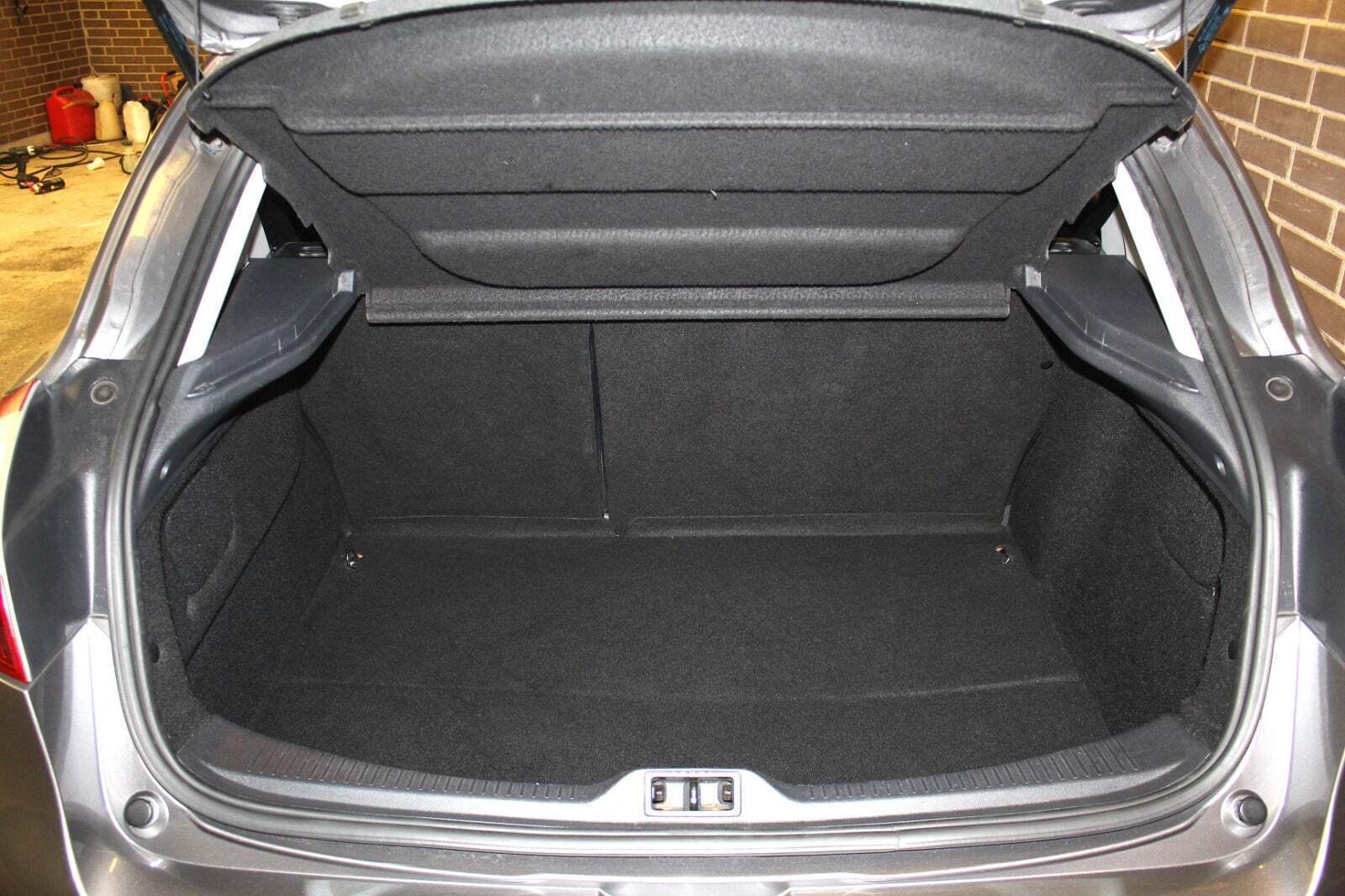 Grå Renault Megane III fra 2011