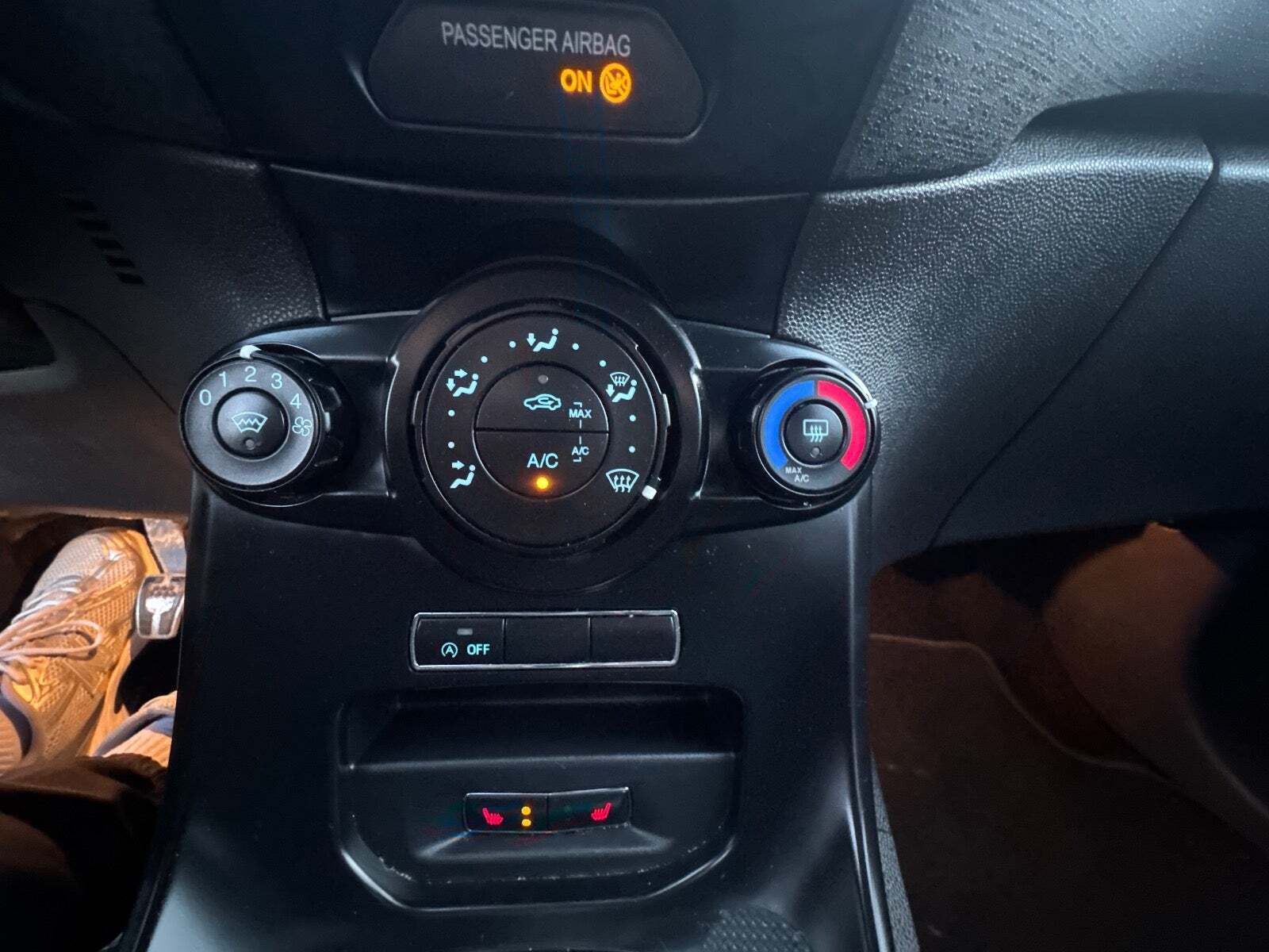 Grå Ford Fiesta fra 2017