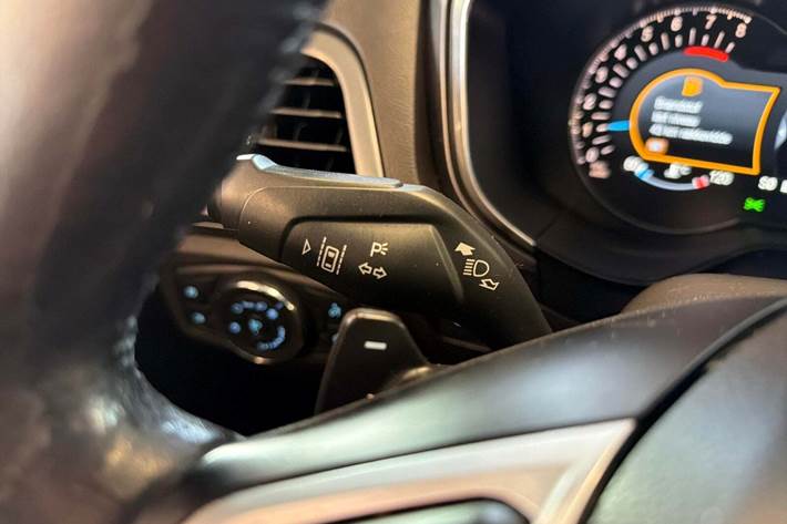 Grå Ford Mondeo fra 2017