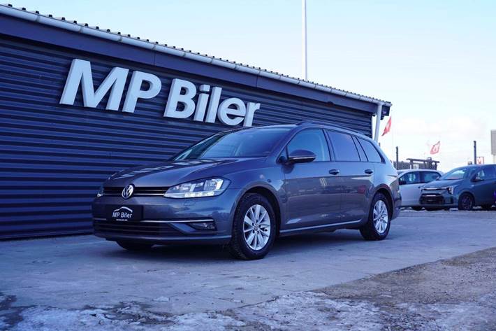 Grå VW Golf VII fra 2017 set udefra