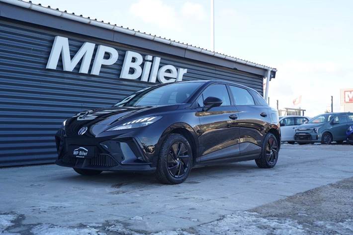 Sort MG 4 fra 2023 set udefra