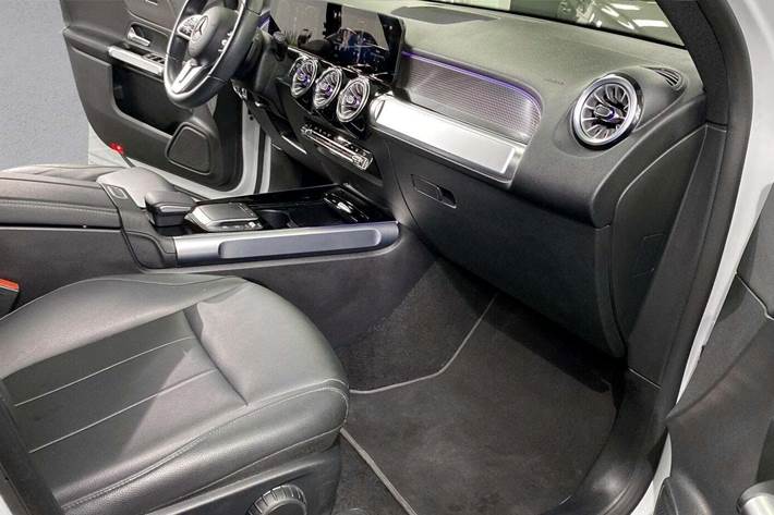 Hvid Mercedes EQB250 fra 2022