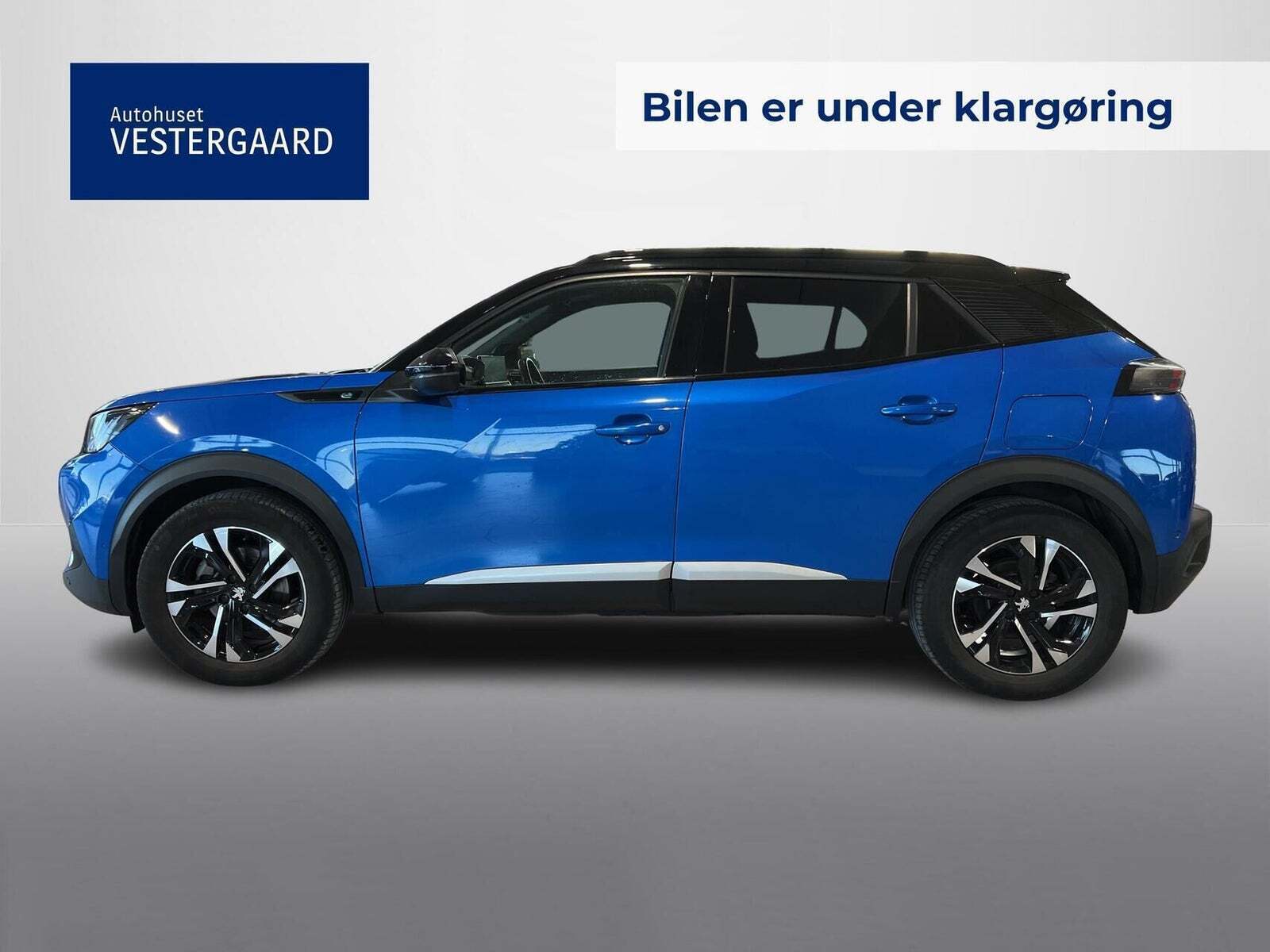 Blå Peugeot e-2008 fra 2021