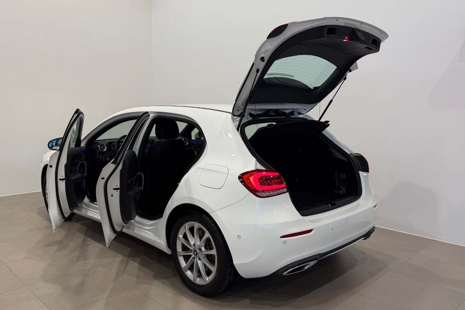 Hvid Mercedes A250 e fra 2020