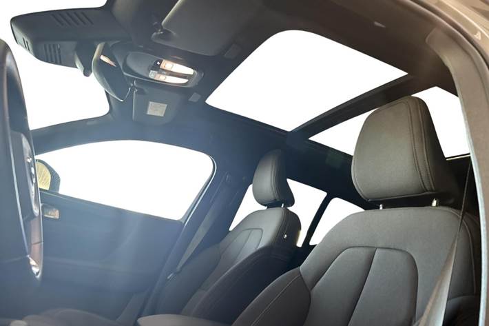 Grøn Volvo XC40 fra 2023