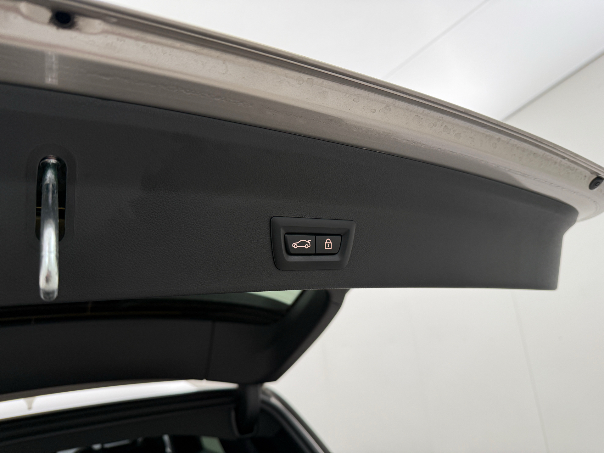 Sølv BMW iX3 fra 2023