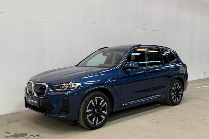 Blå BMW iX3 fra 2022