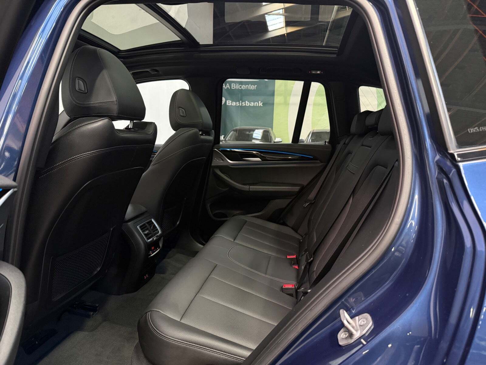 Blå BMW iX3 fra 2022