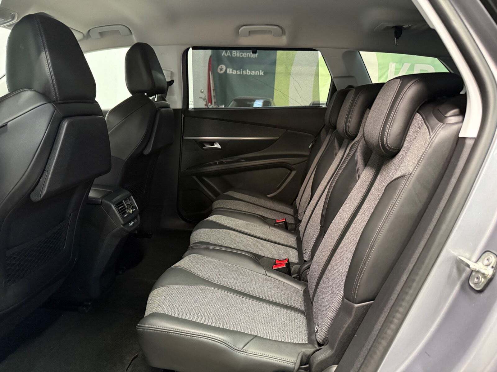 Grå Peugeot 5008 fra 2019