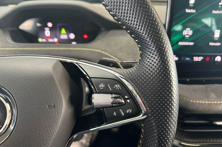 Grøn Skoda Enyaq fra 2023