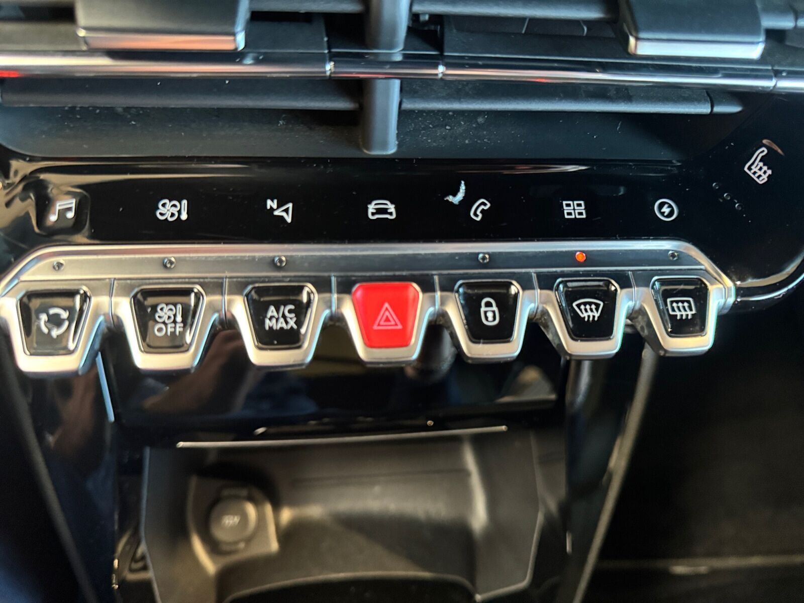 Hvid Peugeot e-2008 fra 2021