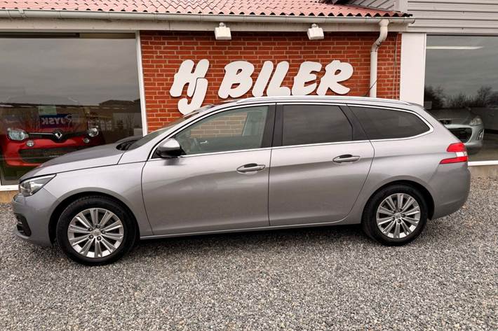 Sølv Peugeot 308 fra 2019