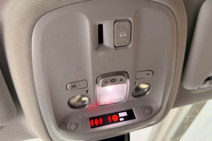 Sølv Peugeot 308 fra 2019