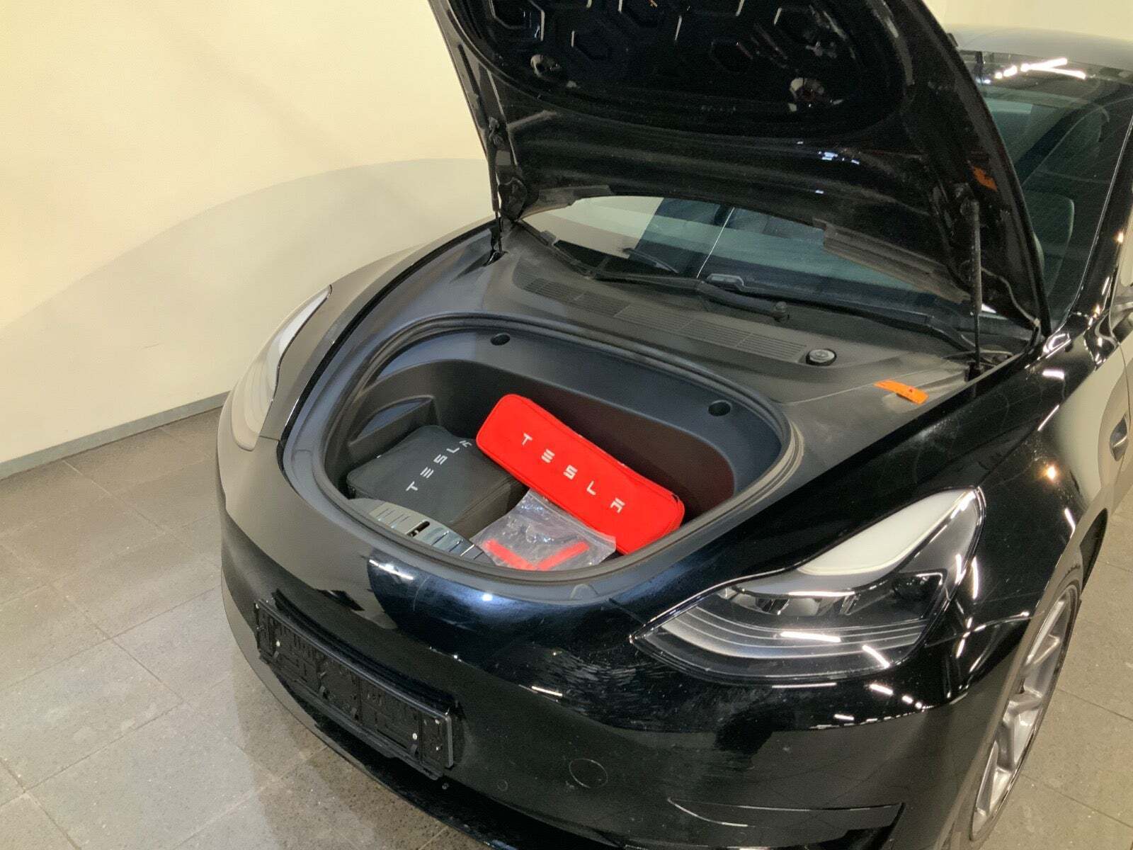 Sort Tesla Model 3 fra 2021