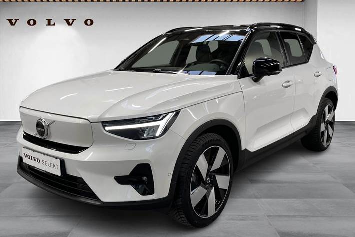 Hvid Volvo XC40 fra 2022 set udefra