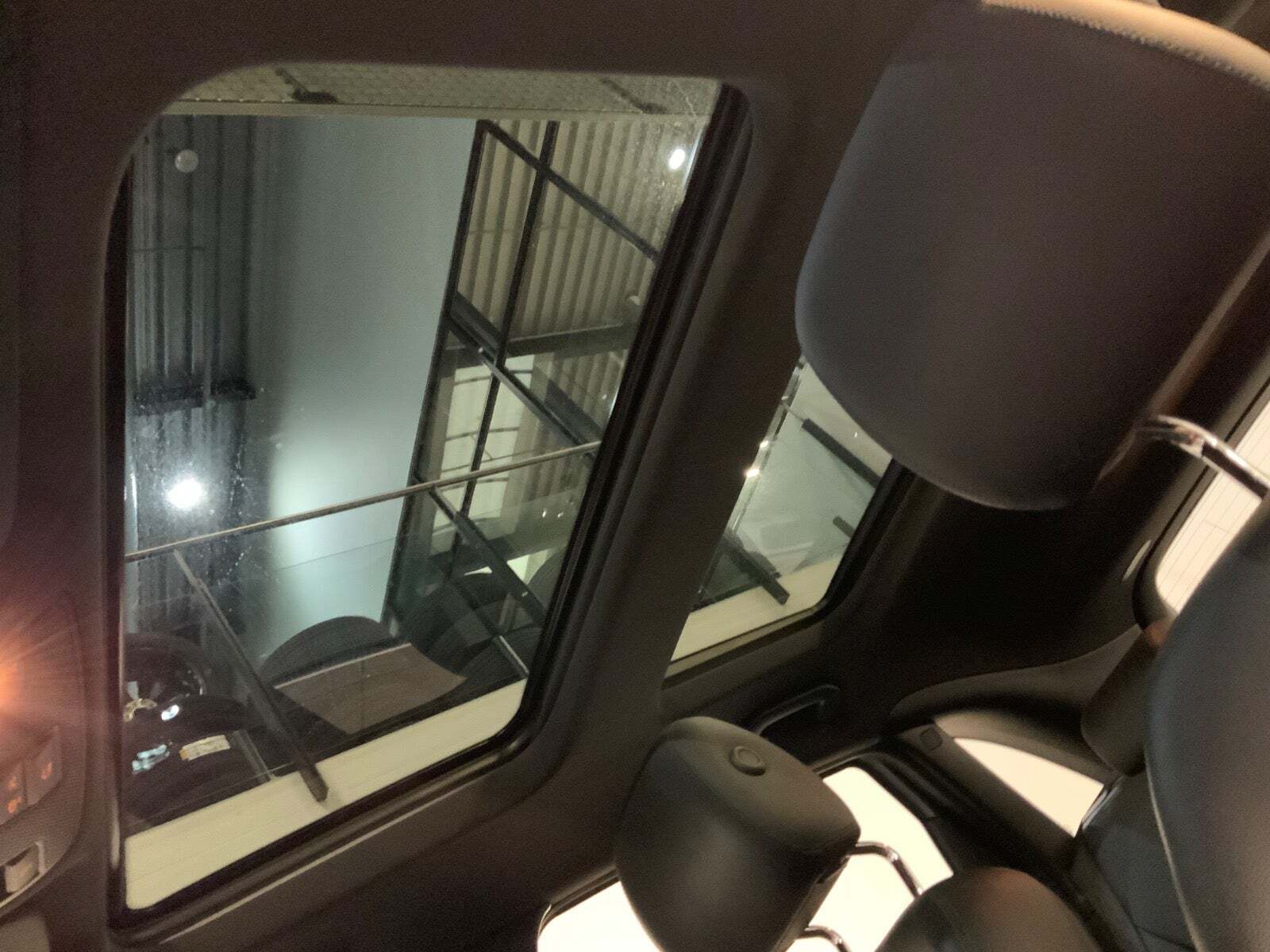 Grå Mercedes B180 fra 2013