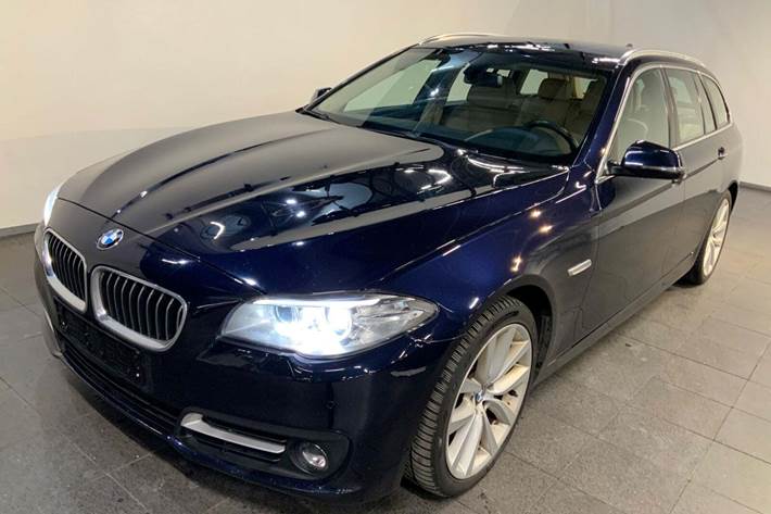 Blå BMW 535d fra 2014 set udefra
