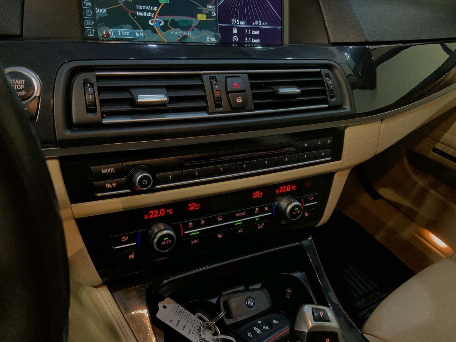 Blå BMW 535d fra 2014