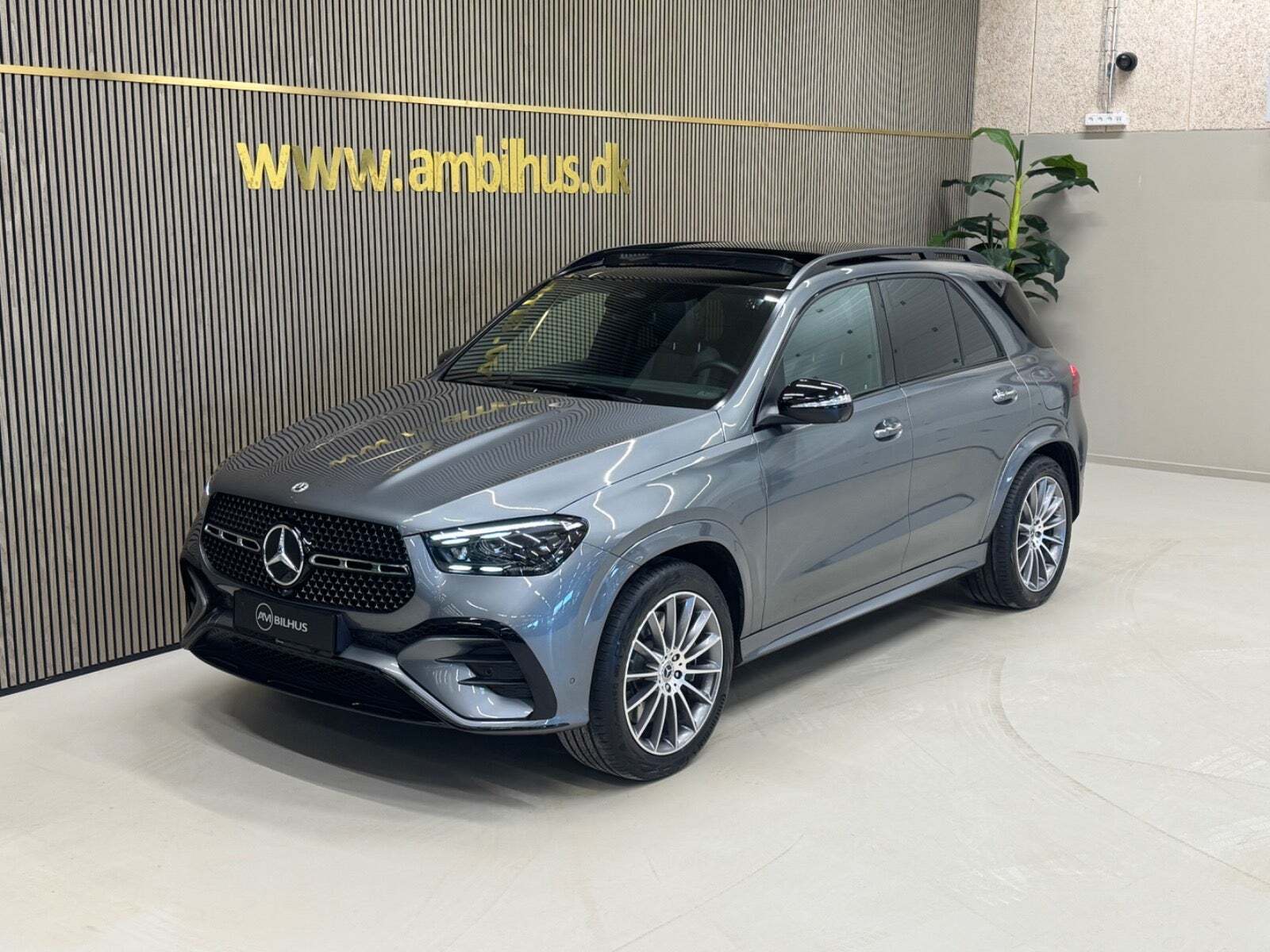 Grå Mercedes GLE350 de fra 2025