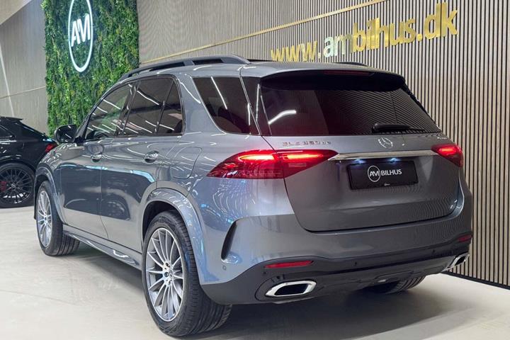 Grå Mercedes GLE350 de fra 2025