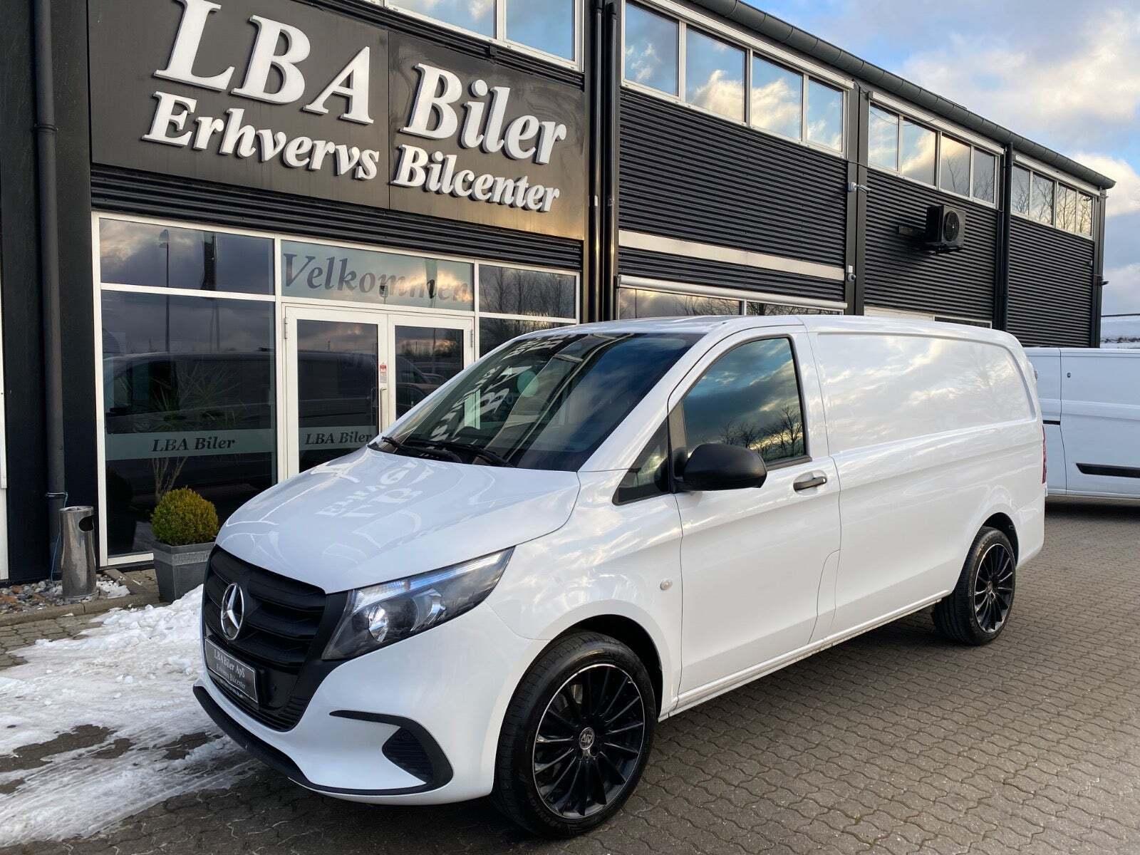 Hvid Mercedes Vito 114 fra 2025