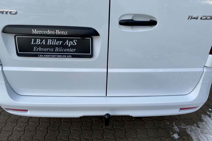 Hvid Mercedes Vito 114 fra 2025
